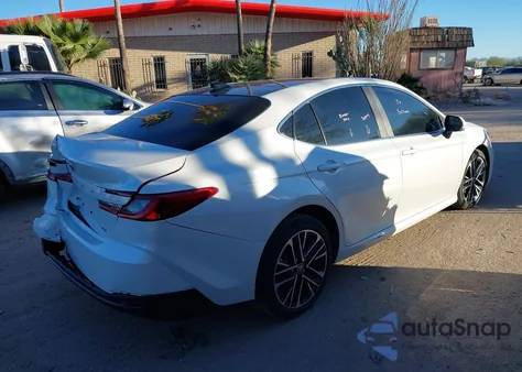 2025 Toyota Camry Xle z USA, uszkodzony, nr VIN 4T1DAACK2SU051010